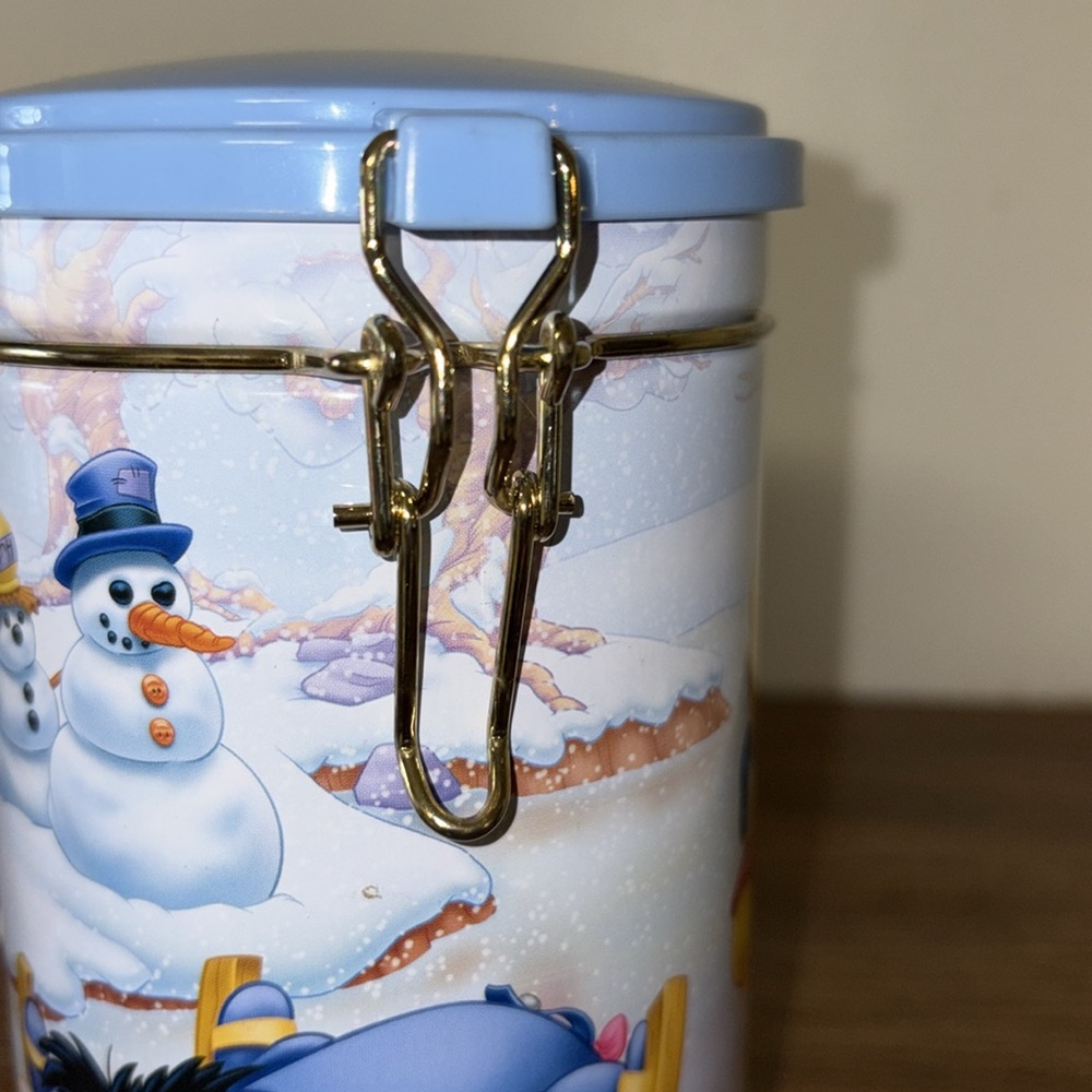 Vintage 2005 Winnie The Pooh Tin with 2 Mugs - Picture 5 of 11